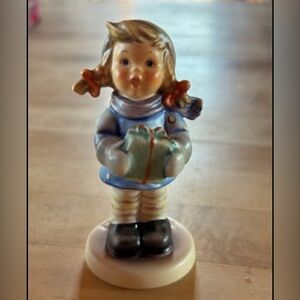 Goebel Hummel #1630 “Christmas Time” Exclusive Edition QVC 2000